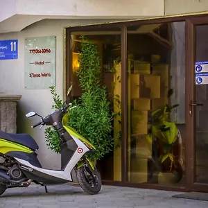 https://elesa-apartments.alltbilisihotels.com